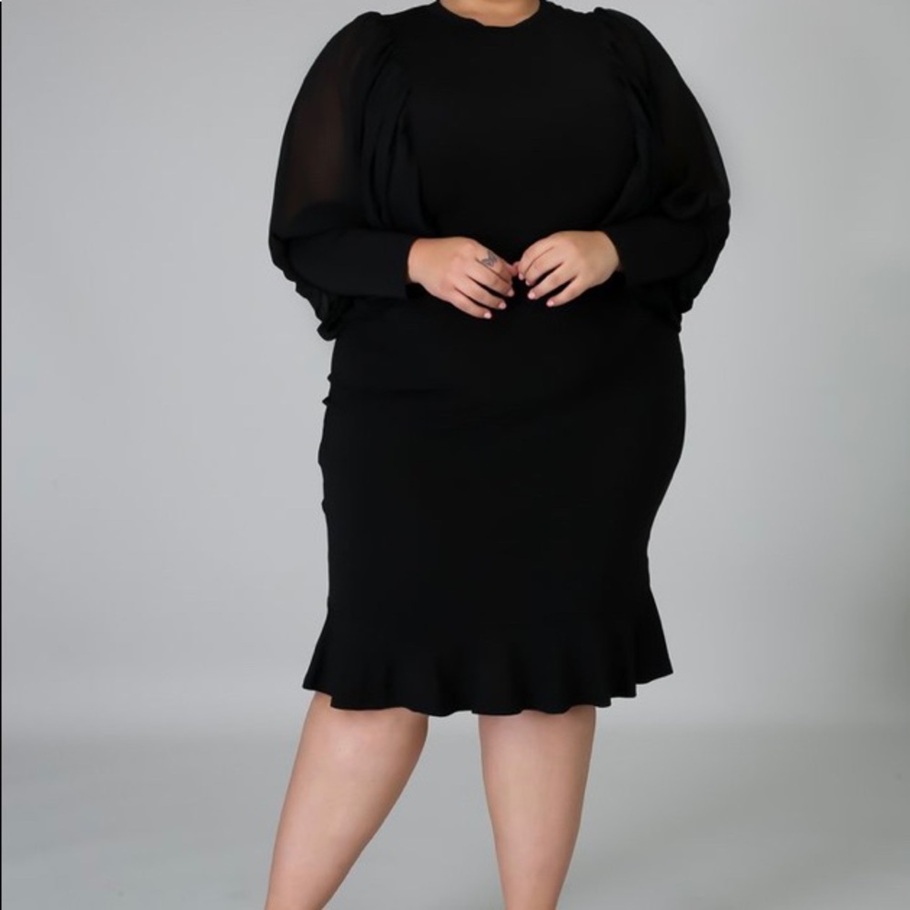 Plus size Black lantern sleeve dress - Picture 2 of 2